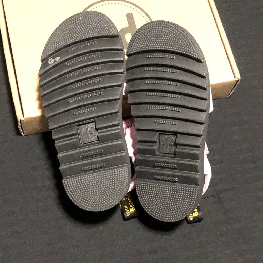 Dr.Martens Girls has Klaire Sandals Sz 11 Pale Pink Athena Leather Strap Open To - Picture 6 of 6